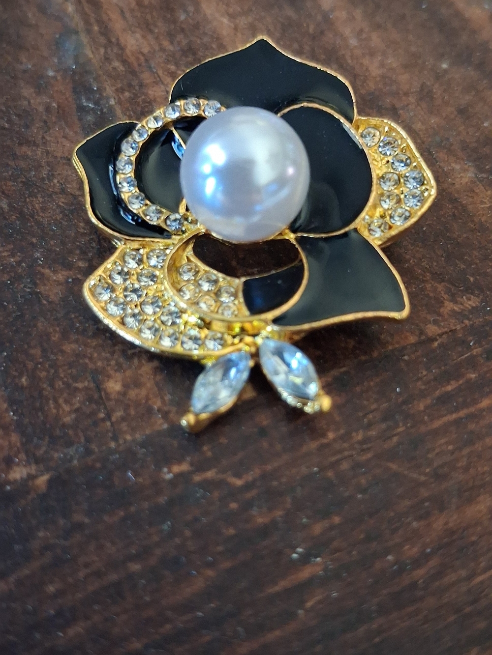 Fashion Jewelry Gold-Tone Floral Brooch with Black Enamel and Pearl